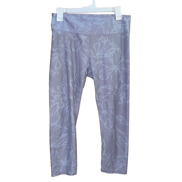 •FABLECTICS•LIGHT GRAY FLORAL HIGH WAISTED SKINNY CAPRI LEGGINGS SIZE MEDIUM EUC - Picture 1 of 7